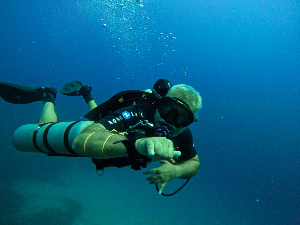 sidemount-diver-image-1